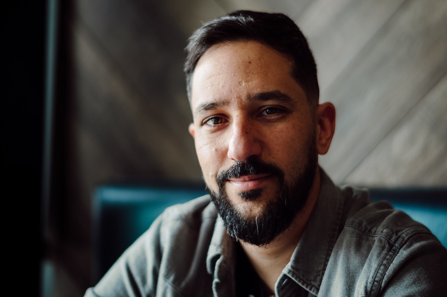 Lucas visiting McAllen 🇦🇷...#portrait #portraitphotography #voigtlander #voigtlandernokton #voigtlander50mmf15 #voigtlandernokton50mmf15 #mcallen #texasrgv #reservacoffeeroasters #argentina #argentino #retrato