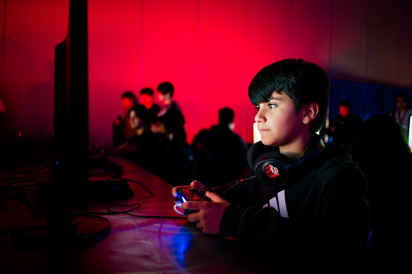 My gamer at Ultra Gaming Expo 🎮...#voigtlander #voigtlander28mm #voigtlander28mmf2 #voigtlander28mmf2ii #leica #leicam #leicam10 #ultragamingexpo #ultragamingexpo2024 #mcallen #texas #texasrgv #riograndevalley #exploremcallen #gamer #videogames #mcallenconventioncenter #elpanadelvalletx