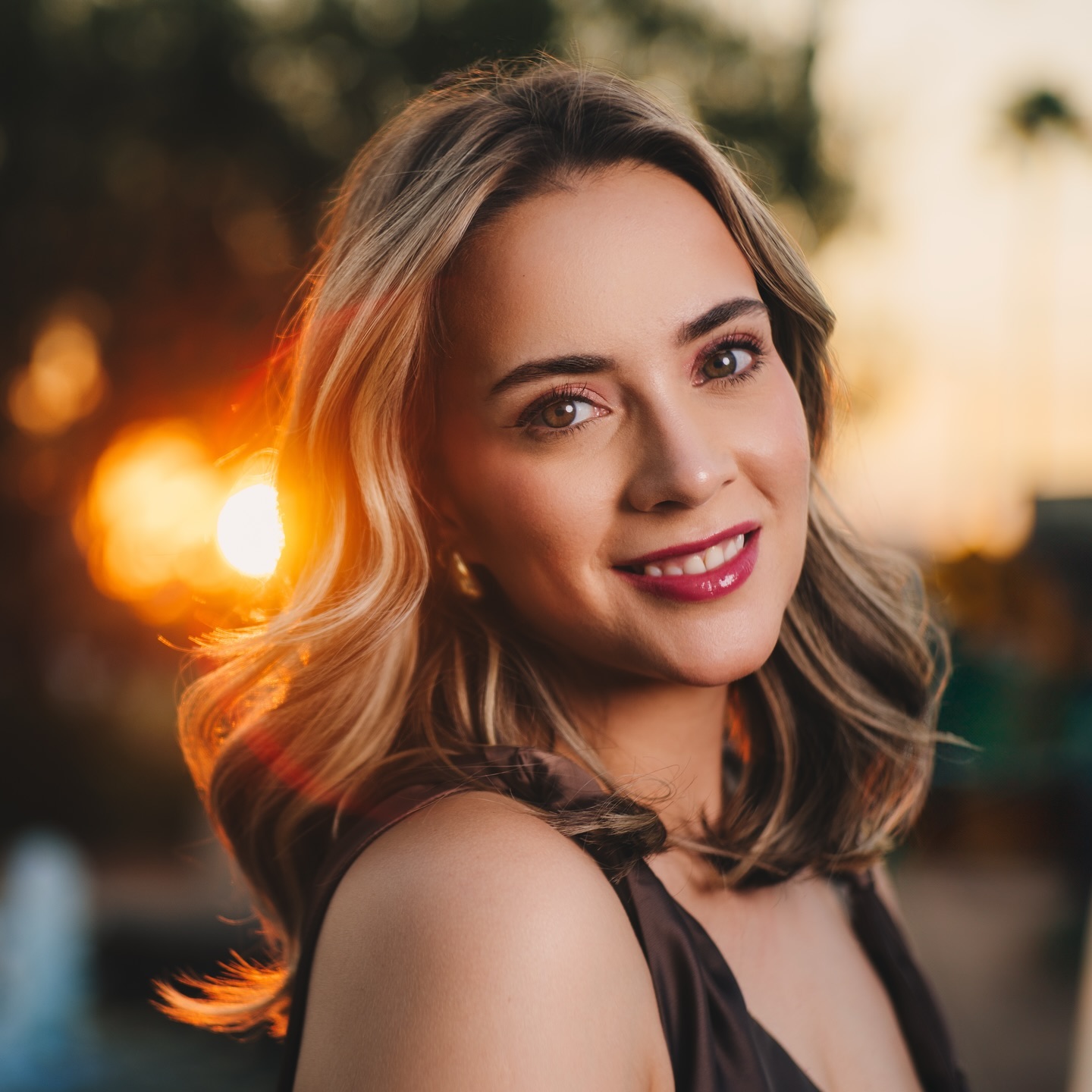 Sunset + flare 🌅...#sunset #portrait #retrato #50mm #carlzeisssonnar50mmf15 #sonnar #contaxrf #mcallen #texas #texasrgv #riograndevalley #photographer #photography #mcallenphotographer